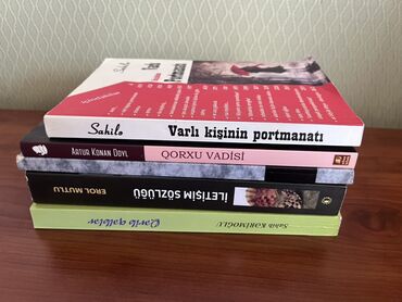 Bu kitab dəsti müxtəlif janrlarda beş ədədi kitabdan ibarətdir. Dəstə