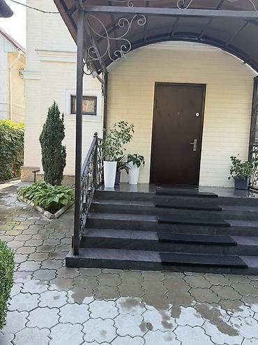 Продажа коттеджей и домов: 6 комнат, 230 м², 6 соток, Бишкек, Азия Молл Собственник — 11