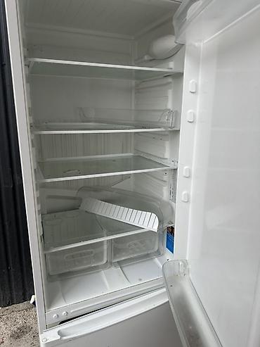 Бытовая техника: Холодильник Indesit, двухкамерный, белый цвет. - Классическая — 3