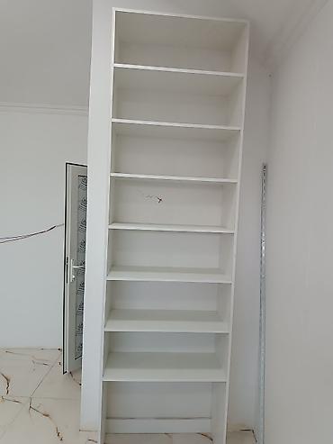 Ofis mebeli: Məhsul: Ofis üçün rəf və stul dəsti - Ağ rəngli hündür kitab/saxlama — 1