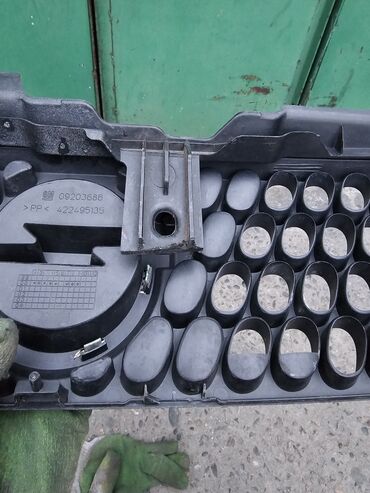 Решетки радиатора: Решетка радиатора Opel 2001 г., Б/у, Оригинал — 14