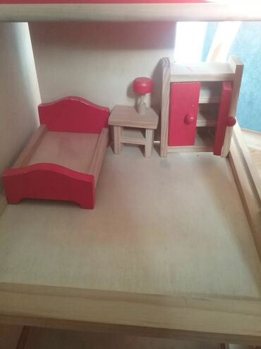 домик для детей из пластика: Домик, мебель, куклы семья (дерево), Турция, в отличном состоянии