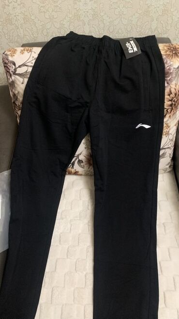 мужские штаны повседневные: Штаны lining новые не одевала