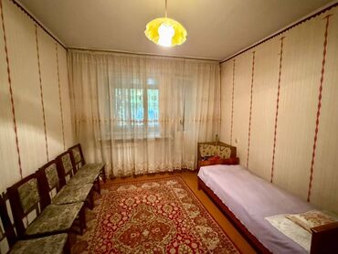 юго восток квартиры: 3 комнаты, 62 м², Индивидуалка, 1 этаж, Косметический ремонт