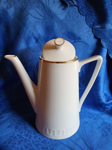 Čajnici: Bokal nov 70te Poljska wawel porcelan. Visina. 21cm na lalafo.rs — 4 Čajnici: Bokal nov 70te Poljska wawel porcelan. Visina. 21cm — 4