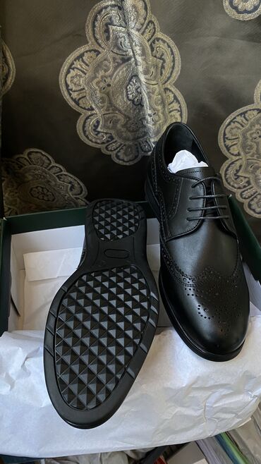 обувь 36 размер: Новые Oxford, натуральная кожа, абсолютно новая и плоская подошва