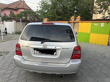 высокие машины: Toyota Kluger: 2001 г., 3 л, Автомат, Бензин, Кроссовер — 9