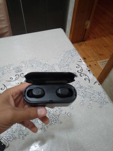 qulaqliq temiri: İşlənmiş Simsiz (Bluetooth) Qulaqcıqlar, rəng - Qara