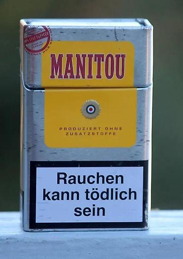 Upaljači i prateća oprema: MANITOU i CAMEL preklopna tabakera aluminijum. Cena za komad MANITOU — 2