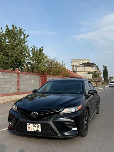 купить маленькую машину недорого: Toyota Camry: 2017 г., 2.5 л, Автомат, Бензин, Седан