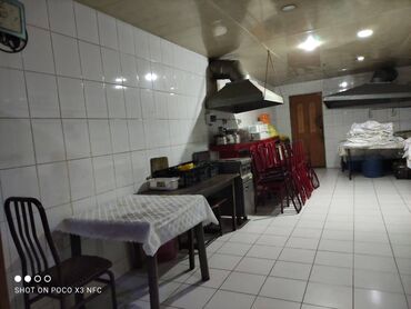 Restoran, kafelər: Qaraev metrosuna yaxın yerləşən ümumi sahəsim olan,10 otağlı — 6