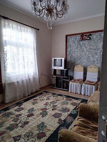 sumqayit 10 mkr evler: 80 kv. m, 3 otaqlı, Hovuzlu, Kommunal xətlər qoşulmayıb — 3