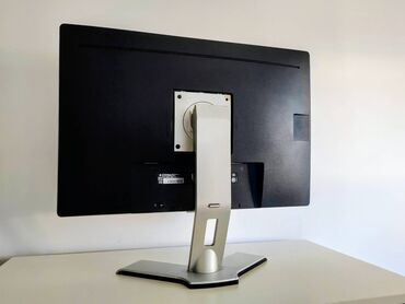 Monitori: HP IPS Monitor 24" Prodajem povoljno monitor HP E242, sa IPS panelom — 2