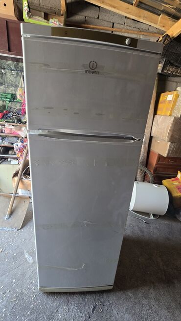 Холодильники: Холодильник Indesit, Б/у, Двухкамерный, 60 * 176 * 60