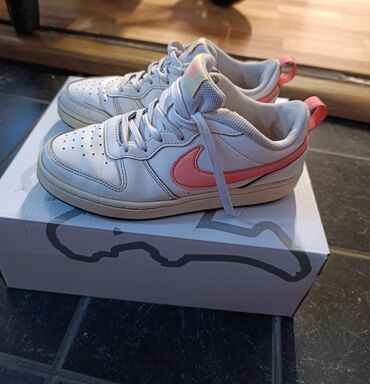 velicina nike patika u cm: Nike, 36.5, color - White at lalafo.rs velicina nike patika u cm: Nike, 36.5, color - White