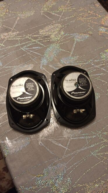 Dinamiklər və sabvuferlər: Avtomobil üçün Pioneer səs sistemi komplekti Tərkib: - Pioneer — 12
