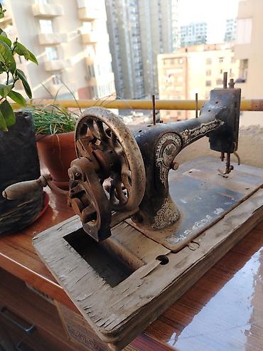 İncəsənət və kolleksiyalar: Antik mexaniki tikiş maşını – The Singer Manufacturing Co. (ornamentli — 1