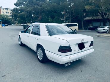Mercedes-Benz: Mercedes-Benz E-Class: 2.2 l | 1994 il Sedan