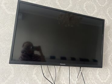 потолочное крепление для телевизора: Телевизор Skyworth, диагональ ориентировочно 32–40". Плоская