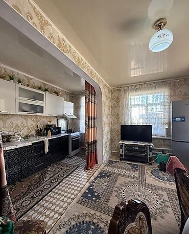 Продажа коттеджей и домов: Продаётся частный дом с двумя уровнями и просторным двором. Первая — 7