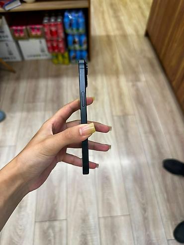 iphone 15 sadə: IPhone 15, 256 GB, Black Titanium, Barmaq izi, Face ID — 5