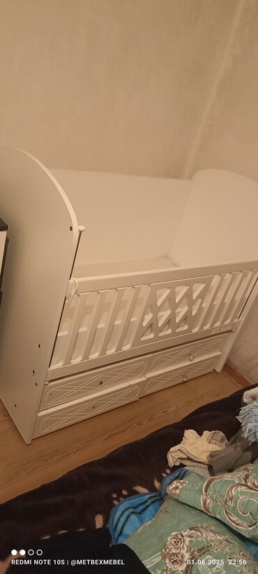 uşaq tərlikləri: Oğlan və qız üçün, İşlənmiş, Çarpayı, Matras ilə, Siyirməli