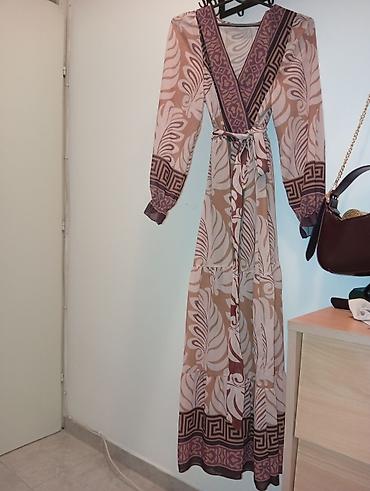 Duga haljina s printom, V-izrezom i dugim rukavima - Model: maxi