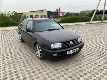 Volkswagen: Volkswagen Vento: 1994 г., 1.8 л, Механика, Бензин, Седан