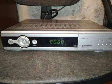 TV antenlər: Openbox X-800 modelindən olan rəqəmsal peyk qəbuledicisi. Gümüşü