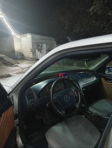 Mercedes-Benz: Mercedes-Benz C-Class (W202), gümüş rəng. - Kuzov: sedan, 4 qapı - — 2