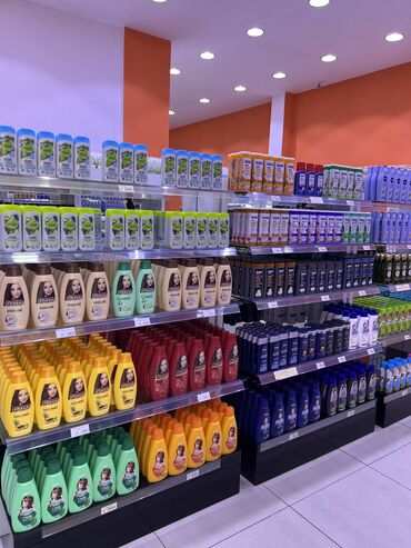 Rəf vitrinləri: Magaza ucun vitrinler hundurluk 1.50 en 090 sm. Divar vitrinleri ise — 14