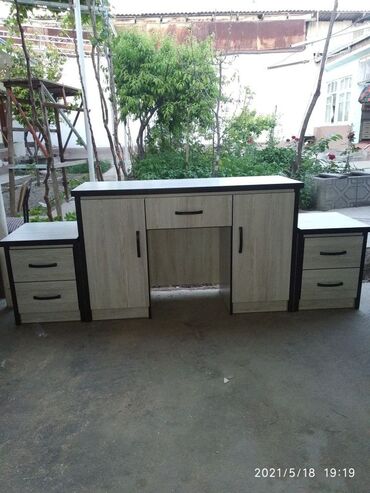 Sifarişlə yazı masaları: Dördbucaq masa, Stulsuz, Polkalı, Siyirməli, Türkiyə, Mat laminat — 23