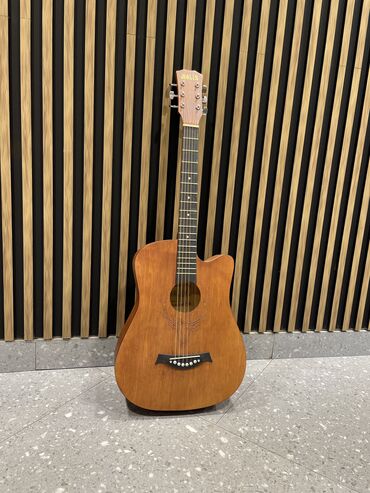 гитара 34: Новая, коричневая гитара. В комплектации имеется наклейки, каподастр