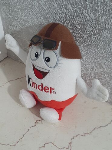 Oyuncaqlar: Kinder temalı yumurta fiqurlu plyuş oyuncaq. - Brend loqolu “Kinder”