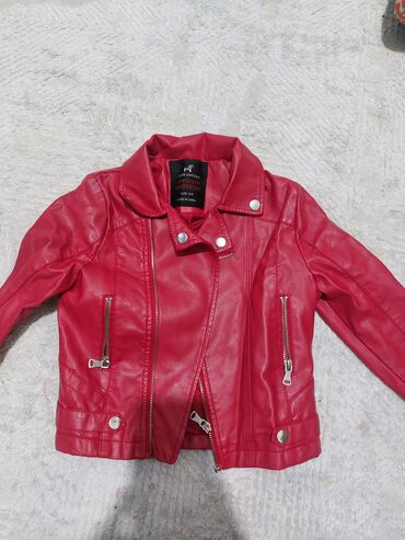 пиджак красный: Lining 26 размер на 3-4 годика, бу 1000 сом. Косуха на возраст 5-7