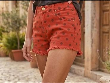 Ženske teksas šorts pantalone sa tufnama - Model: kratke teksas