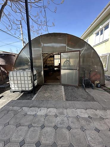 Продажа коттеджей и домов: СРОЧНО продается двухэтажный дом 240кв.м. с действующим коммерческим — 18