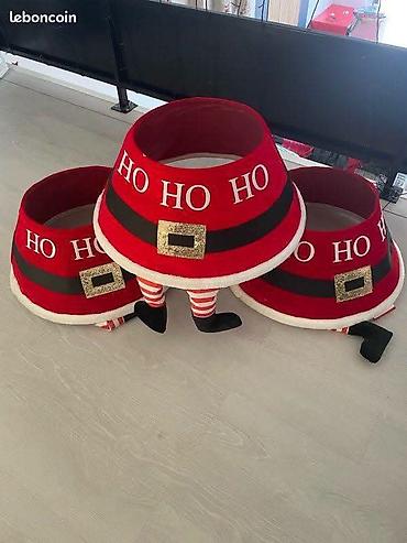 jelka nacrtana: Božićni dekorativni oklop za postolje jelke – “HO HO HO” Deda Mraz — 1