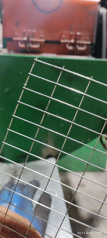 Птицы: Сетка сварная оцинкованная в рулоне. Характеристики по фото: - — 4