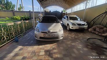 honda git: Toyota Prius: 2011 г., 1.8 л, Вариатор, Гибрид, Хэтчбэк — 1