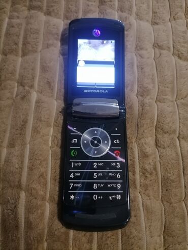Motorola: Motorola preklopni telefon (RAZR serija) - Klasični preklopni dizajn — 4