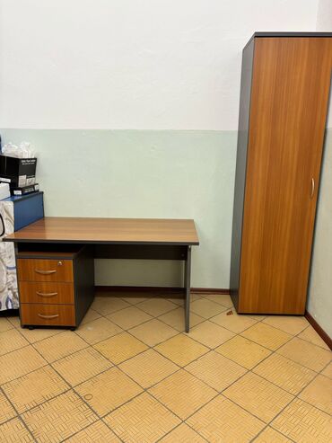 пенал шкаф бу: Продам офисную мебель. Комплект столпеналшкаф и выкатная тумба