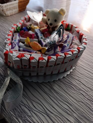 Konditorski proizvodi, slatkiši: Ručno izrađene slatke korpe/torte od čokoladica – idealne za — 5