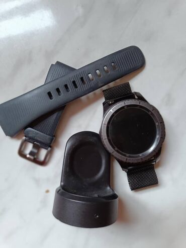 швецарские часы: Продаю часы Samsung gear S3 в хорошем состояние,зарядка и ремешок