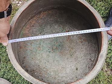 plov arabası: Böyük ölçülü mis qazananlar.3ədəd qazan müxtəlif ölçülərdə.Ən böyük — 6