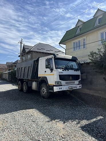 авто стекло: Самосвал HOWO 6x4 375- чистый тягач 10-ступка флажок Безкамерка — 3