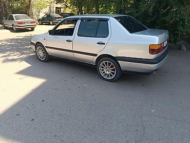 Унаа: Volkswagen Vento: 1995 г., 1.8 л, Кол менен иштөөчү, Бензин, Седан — 8