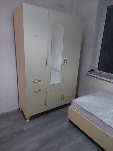 Sifarişlə dolablar: Düz dolab, Yataq otağı üçün, Paltar üçün, Açılan, Korpuslu — 16