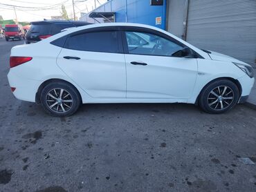 шевралет спарк: Hyundai Solaris: 2014 г., 1.4 л, Механика, Бензин, Седан