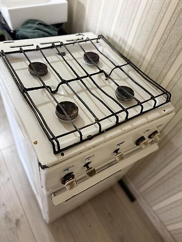 Газовая плита с духовкой, классический белый корпус. Основные